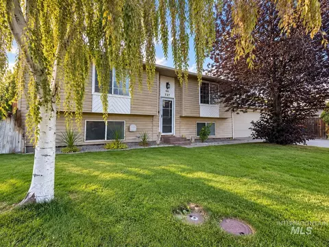 Exterior - 737 Academic Dr, Twin Falls, ID 83301 photo 2 of 10