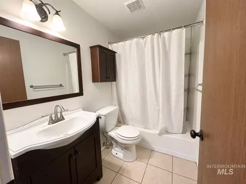 Bath - 737 Academic Dr, Twin Falls, ID 83301 photo 4 of 4