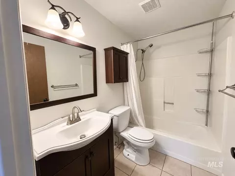 Bath - 737 Academic Dr, Twin Falls, ID 83301 photo 3 of 4