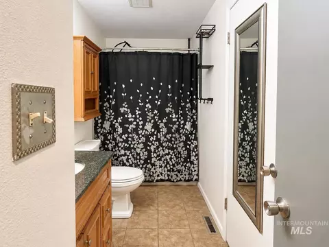 Bath - 737 Academic Dr, Twin Falls, ID 83301 photo 1 of 4