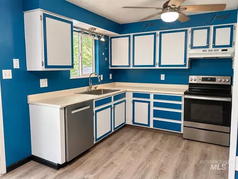 Kitchen - 737 Academic Dr, Twin Falls, ID 83301 photo 1 of 4