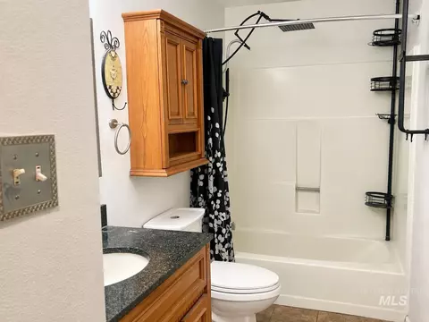 Bath - 737 Academic Dr, Twin Falls, ID 83301 photo 2 of 4