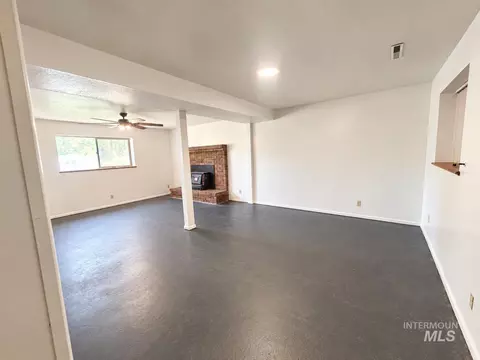 Living - 737 Academic Dr, Twin Falls, ID 83301 photo 4 of 6