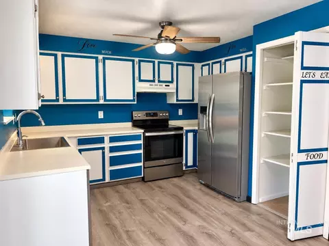 Kitchen - 737 Academic Dr, Twin Falls, ID 83301 photo 2 of 4