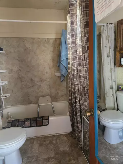 Bath - 590 S 3rd E, Mountain Home, ID 83647 photo 2 of 2