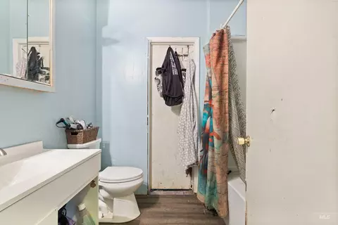 Bath - 131 W Spring St, Hagerman, ID 83332 photo 1 of 1