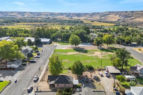 View/Area - 131 W Spring St, Hagerman, ID 83332 photo 3 of 7