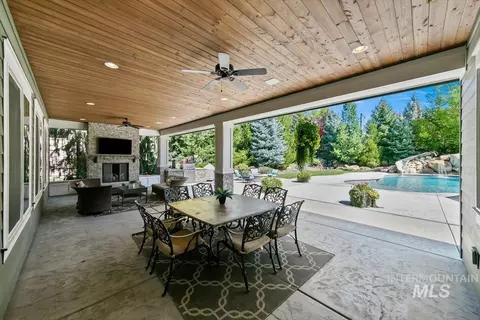 Exterior - 958 N Lionbridge Pl, Eagle, ID 83616 photo 3 of 7