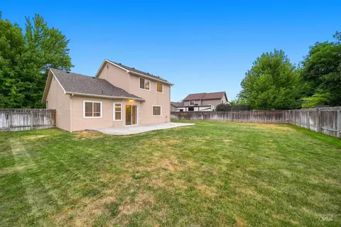 Exterior - 919 E Hawk St, Meridian, ID 83646 photo 5 of 5