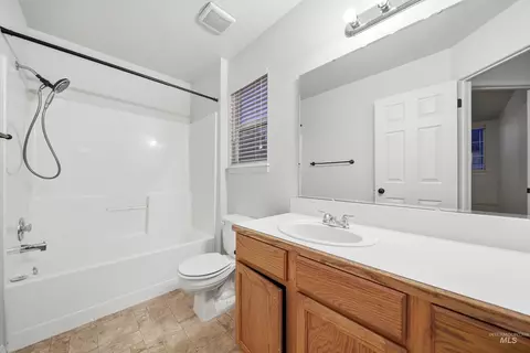 Bath - 919 E Hawk St, Meridian, ID 83646 photo 3 of 3
