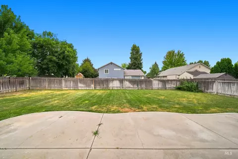Exterior - 919 E Hawk St, Meridian, ID 83646 photo 3 of 5