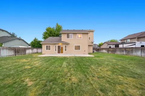 Exterior - 919 E Hawk St, Meridian, ID 83646 photo 2 of 5