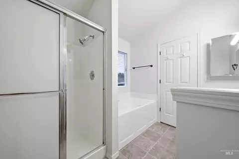Bath - 919 E Hawk St, Meridian, ID 83646 photo 2 of 3