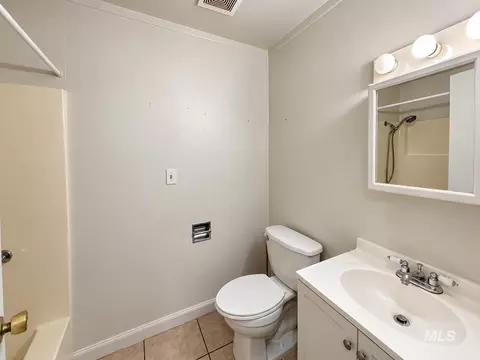 Bath - 308 2nd Ave E, Jerome, ID 83338 photo 2 of 2