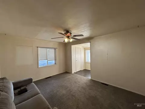 Living - 308 2nd Ave E, Jerome, ID 83338 photo 3 of 4