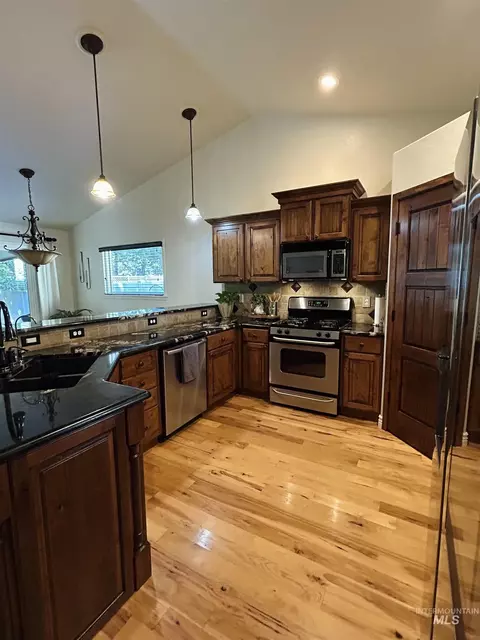 Kitchen - 699 N Shadowridge, Eagle, ID 83616 photo 2 of 2