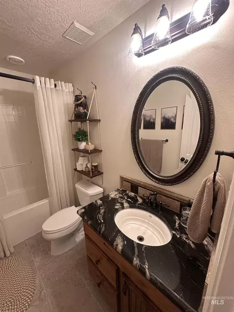 Bath - 699 N Shadowridge, Eagle, ID 83616 photo 1 of 2