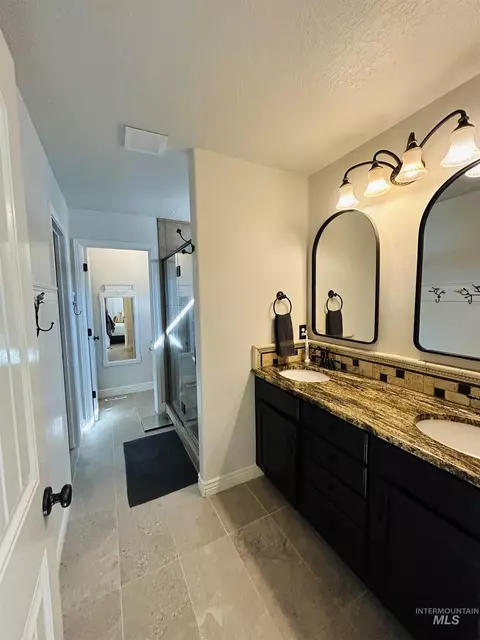 Bath - 699 N Shadowridge, Eagle, ID 83616 photo 2 of 2