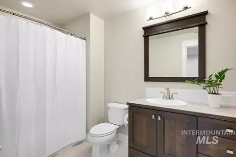 Bath - 6844 N Winward Ave, Eagle, ID 83616 photo 2 of 2
