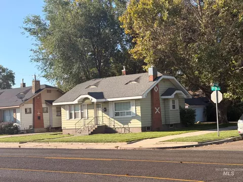 903 7th St S, Nampa, ID 83651