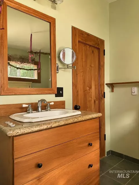 Bath - 189 Heath Dr, Riggins, ID 83549 photo 1 of 6