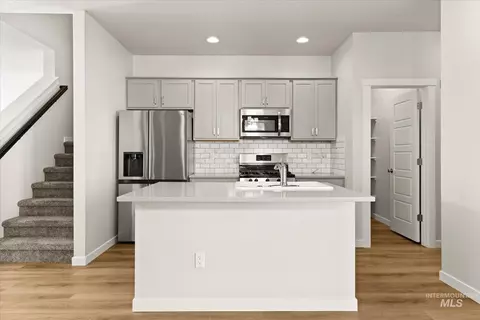 Kitchen - 1109 N World Cup Ln, Eagle, ID 83616 photo 1 of 4