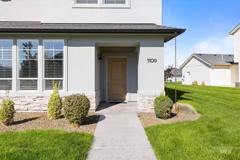 Exterior - 1109 N World Cup Ln, Eagle, ID 83616 photo 2 of 4