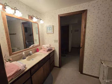 Bath - 280 Meadows Ln, Twin Falls, ID 83301 photo 6 of 7