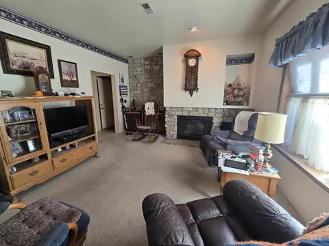 Living - 280 Meadows Ln, Twin Falls, ID 83301 photo 4 of 4