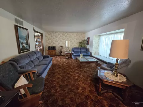 Living - 280 Meadows Ln, Twin Falls, ID 83301 photo 1 of 4