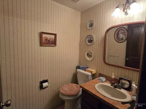 Bath - 280 Meadows Ln, Twin Falls, ID 83301 photo 1 of 7