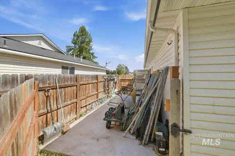 Exterior - 5302 Weston Ave, Caldwell, ID 83607 photo 3 of 4