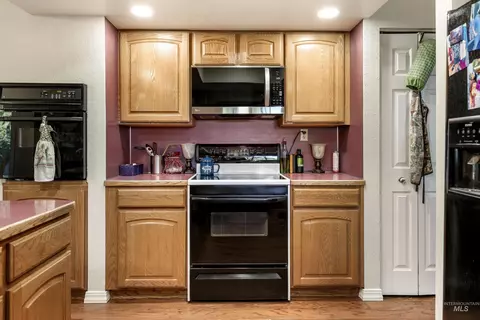 Kitchen - 374 E 400 S, Jerome, ID 83338 photo 3 of 5