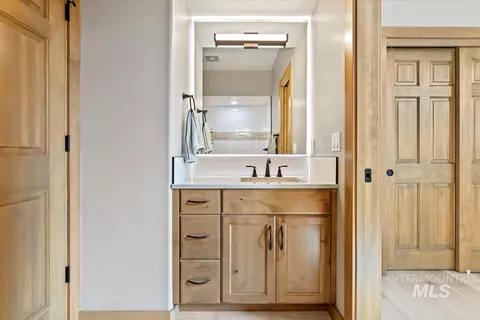 Bath - 79 E Aikens St #221, Eagle, ID 83616 photo 1 of 8