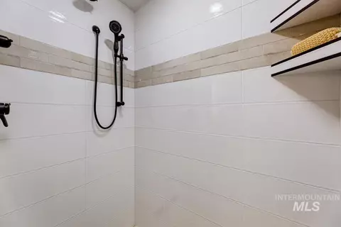Bath - 79 E Aikens St #221, Eagle, ID 83616 photo 7 of 8