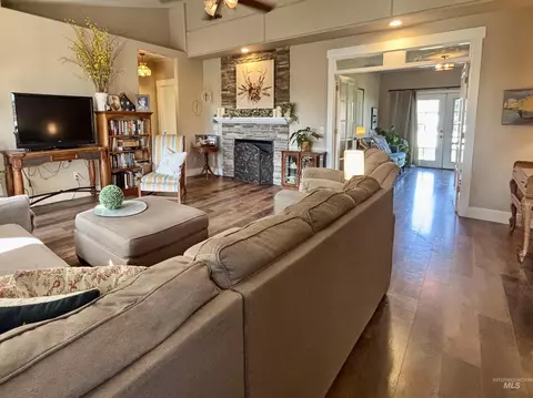 Living - 23626 Boise River Rd, Caldwell, ID 83607 photo 2 of 3
