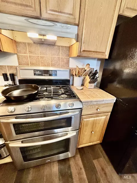 Kitchen - 23626 Boise River Rd, Caldwell, ID 83607 photo 2 of 2