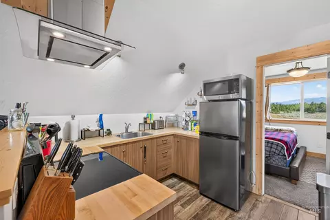 Kitchen - 59 Salmon Loop, Donnelly, ID 83615 photo 6 of 7