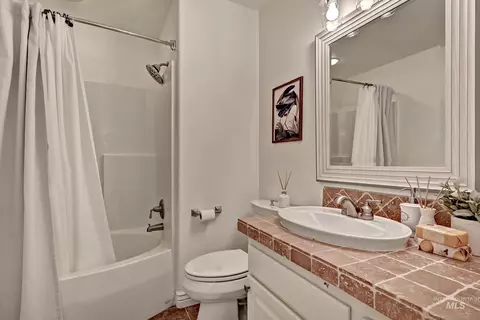 Bath - 1354 W Overlake Ct, Eagle, ID 83616 photo 4 of 4