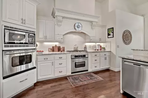 Kitchen - 1354 W Overlake Ct, Eagle, ID 83616 photo 3 of 4