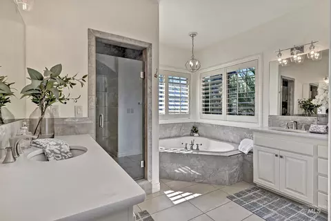 Bath - 1354 W Overlake Ct, Eagle, ID 83616 photo 1 of 4