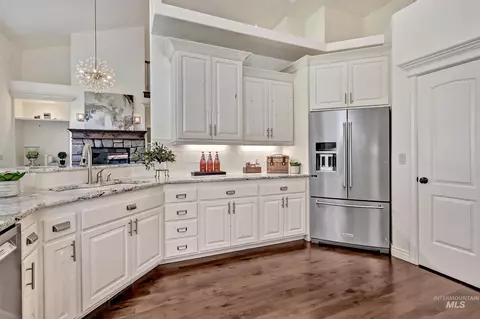 Kitchen - 1354 W Overlake Ct, Eagle, ID 83616 photo 4 of 4