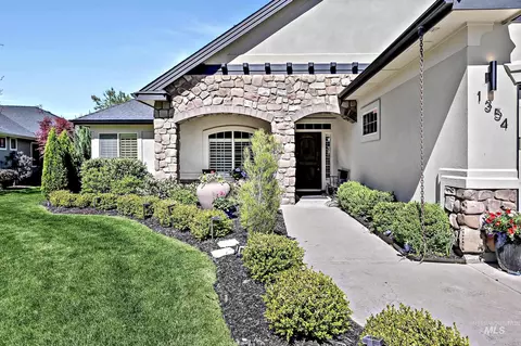 Exterior - 1354 W Overlake Ct, Eagle, ID 83616 photo 2 of 8