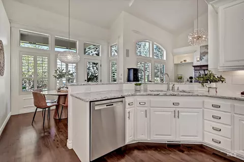 Kitchen - 1354 W Overlake Ct, Eagle, ID 83616 photo 2 of 4
