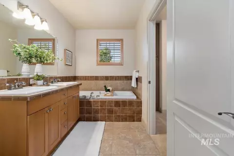 Bath - 1124 E Winding Creek Dr #3 7 SOONER CONDO, Eagle, ID 83616 photo 4 of 7