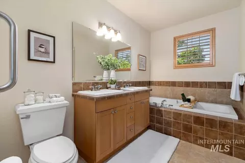 Bath - 1124 E Winding Creek Dr #3 7 SOONER CONDO, Eagle, ID 83616 photo 3 of 7