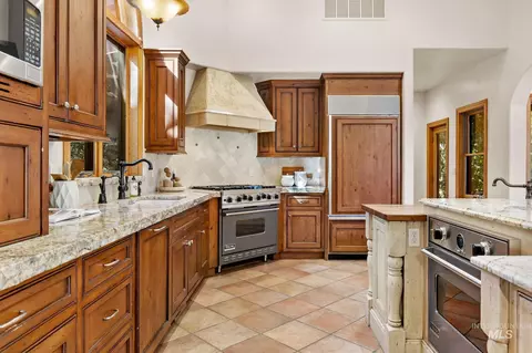 Kitchen - 2985 N Holl Dr, Eagle, ID 83616 photo 2 of 4