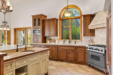 Kitchen - 2985 N Holl Dr, Eagle, ID 83616 photo 1 of 4