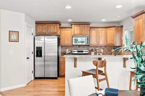 Kitchen - 663 N Shadowfox Pl, Eagle, ID 83616 photo 5 of 6
