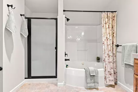 Bath - 663 N Shadowfox Pl, Eagle, ID 83616 photo 5 of 7